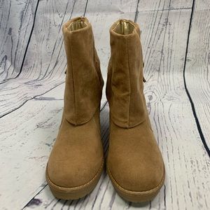 Forever 21 NWT Tan Heeled Booties